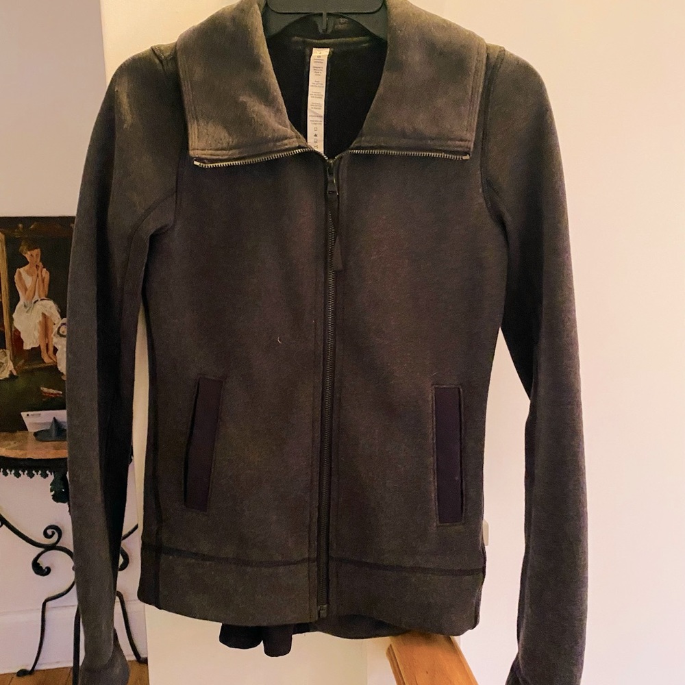 Excellent Condition Lululemon Zippered Jacket with pockets